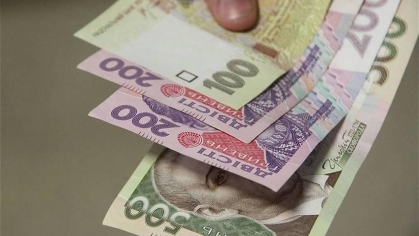 "Карантинні" 8 тисяч гривень: хто може отримати і що для цього робити