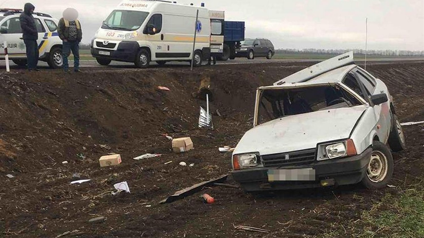 Поліція встановлює обставини ДТП, в якій загинув водій легковика 