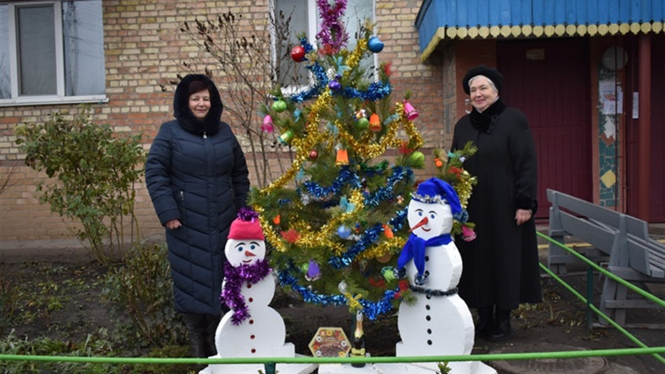 Новорічну фотозону облаштували біля багатоповерхівки у Переяславі