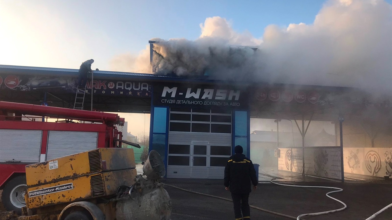 Пожежа на автомийці в Мамаївцях призвела до значних збитків