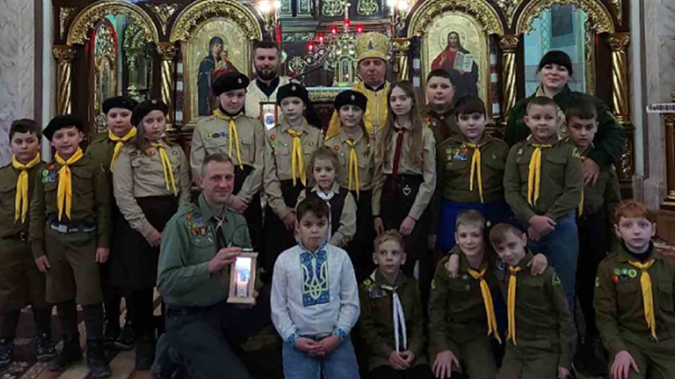 Як спільнота ПЛАСТової Станиці Чортків несе від серця до серця Вифлеємський Вогонь Миру