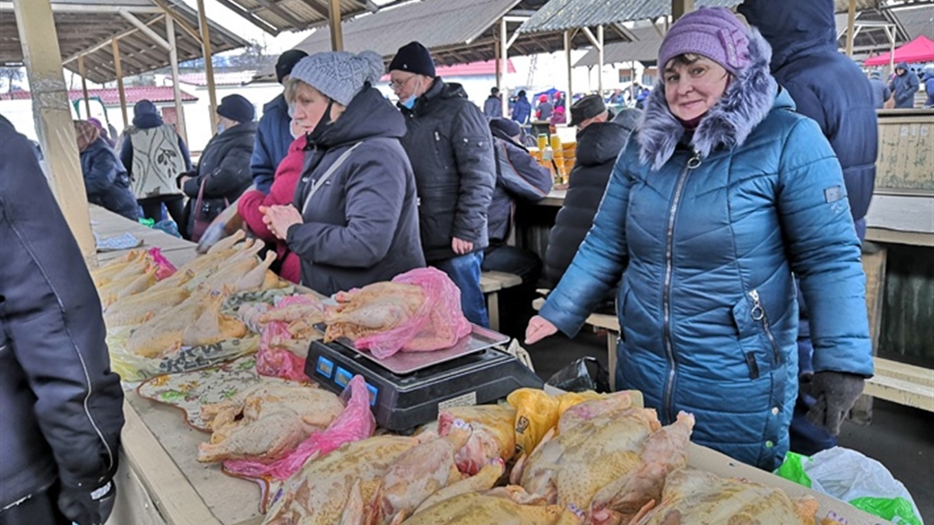 Переяславський базар у локдауні: подешевшала "молочка". Фоторепортаж із недільних торгів  