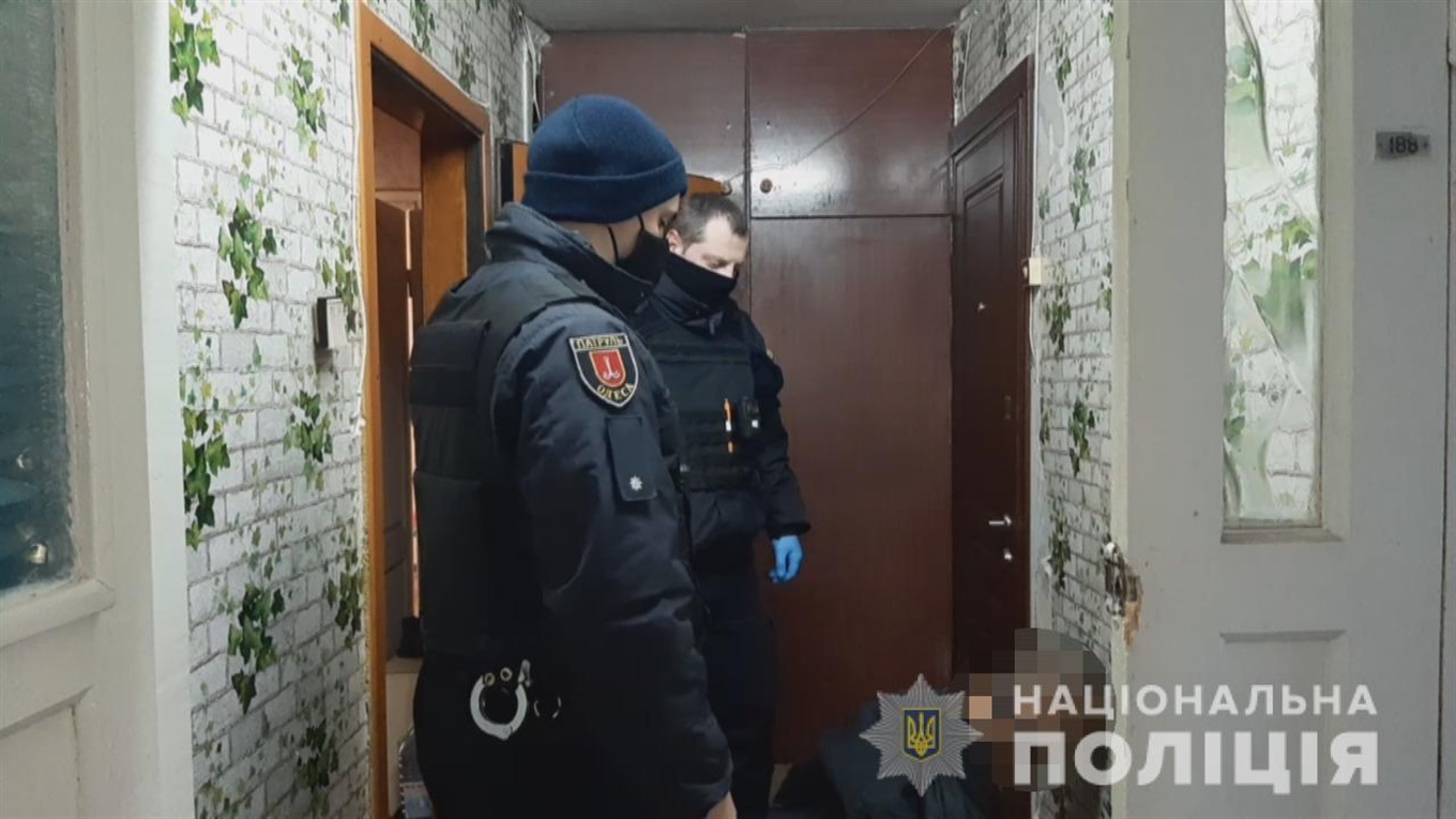 У Одесі молодик вчинив подвійне вбивство і ходив по вулиці з відрізаною головою людини (ВІДЕО)