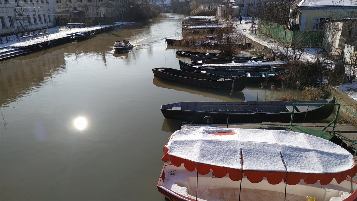 Липованська юшка, екскурсії на човнах і сосновий ліс. За чим їхати у зимове Вилкове