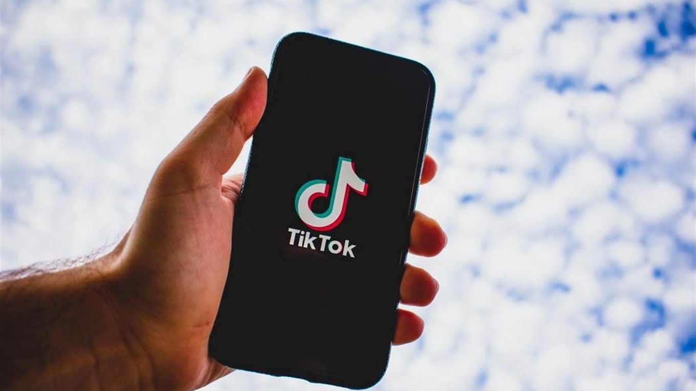 Виконував cтарі матроські пісні і став зіркою TikTok: поштар зі Шотландії розпочав кар'єру музиканта