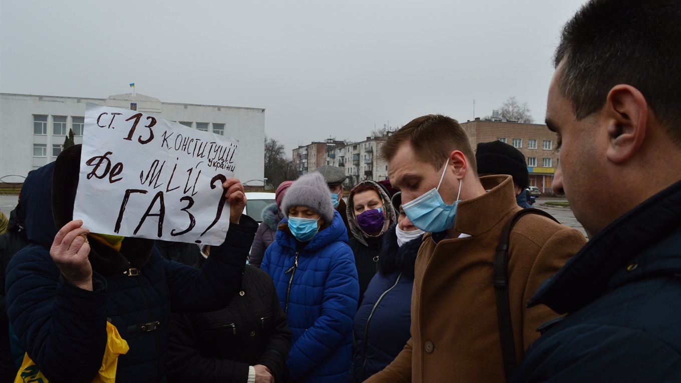Корюківчани збирають підписи під зверненням до влади проти підвищення комунальних тарифів