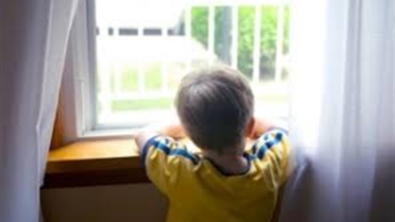 Самі вдома: дітей 6 і 2 років помістили у лікарню до того часу, поки появиться мама