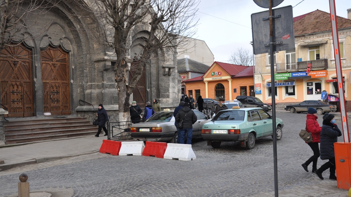 Руйнацію Чортківського костелу поставлено на паузу