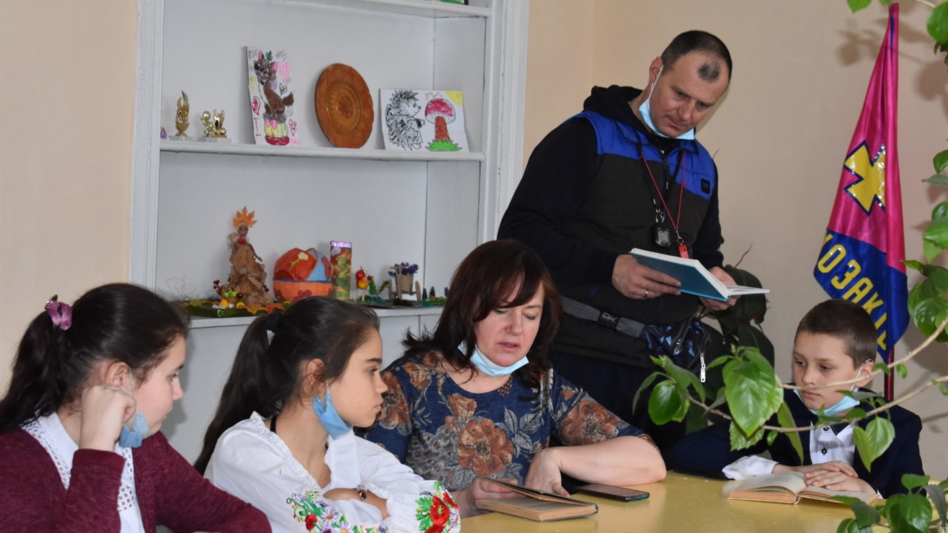 Нове свято — День читання вголос відзначили в Нижньоторгаївському ліцеї: читали діти і дорослі