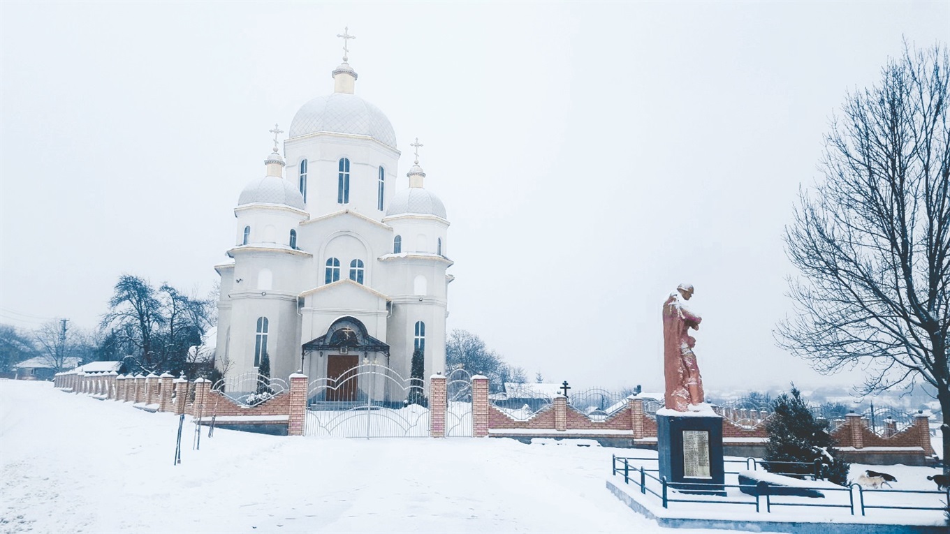12 лютого — Собор трьох святителів. Храмове свято відзначають у Суховерхові