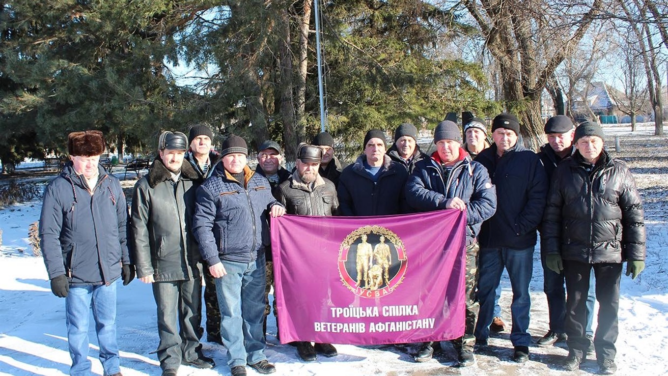 Воїни-афганці поклали квіти до пам'ятного знаку загиблих побратимів 