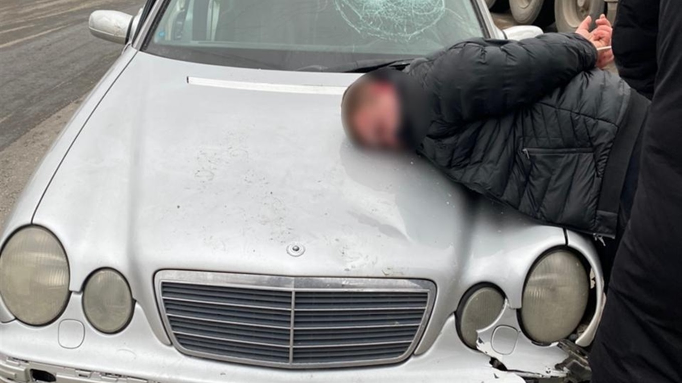  Спроба проникнути в будинки Нових Біляр закінчилась наїздом на поліцейських