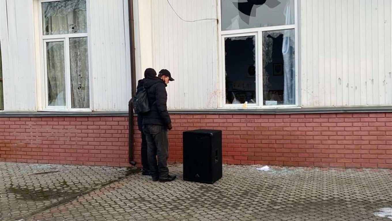 На Загір’ї у Народному домі побили всі вікна