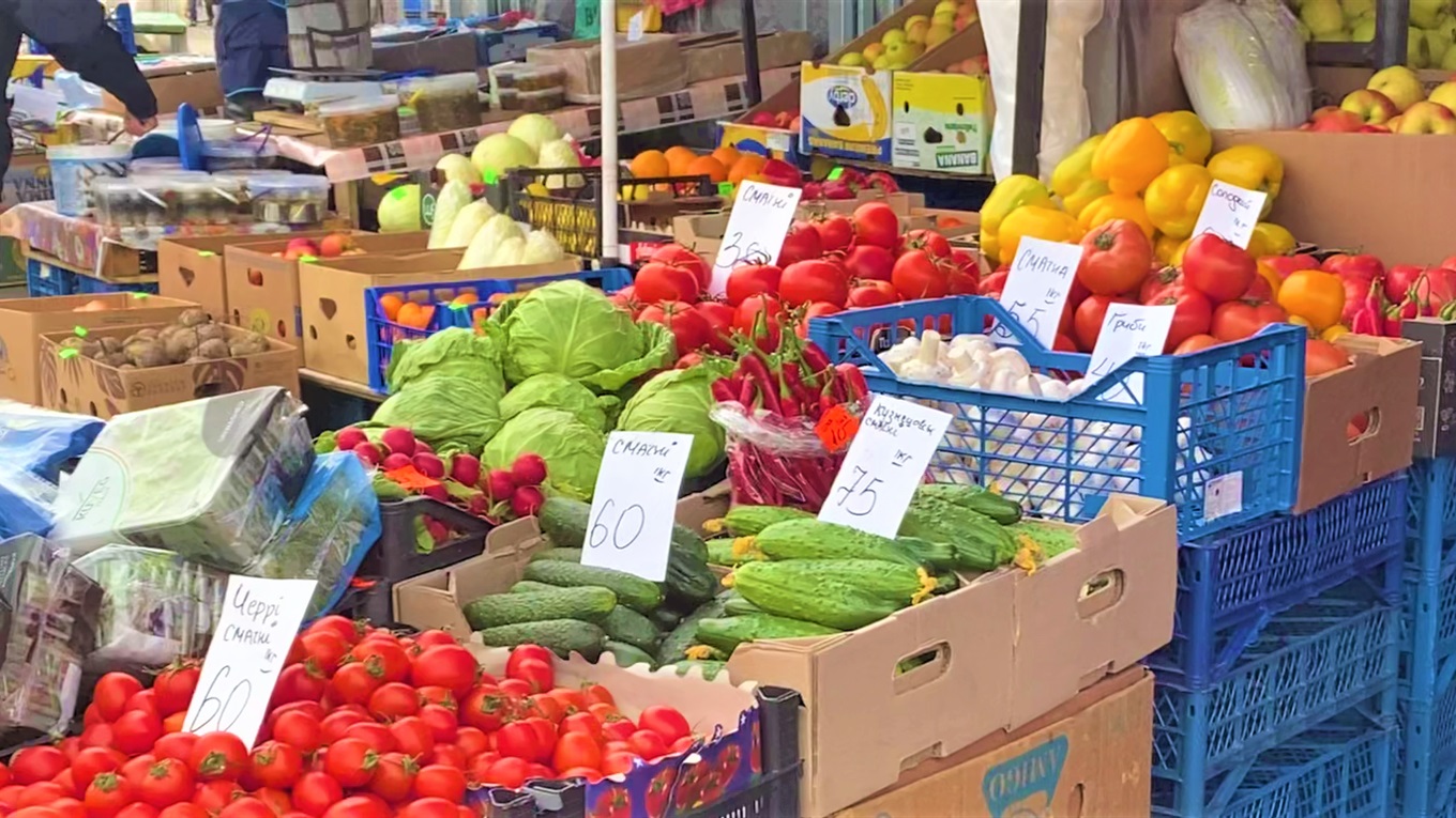 Репортаж із сарненського базару: чи очікувати подешевшання продуктів