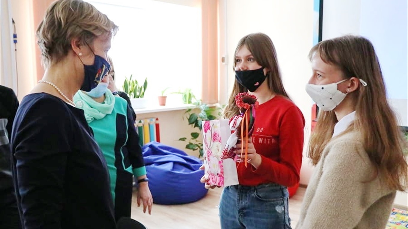 Про що говорила Посол Німеччини Анка Фельдгузен з учнями четвертої школи під час візиту в Корюківку