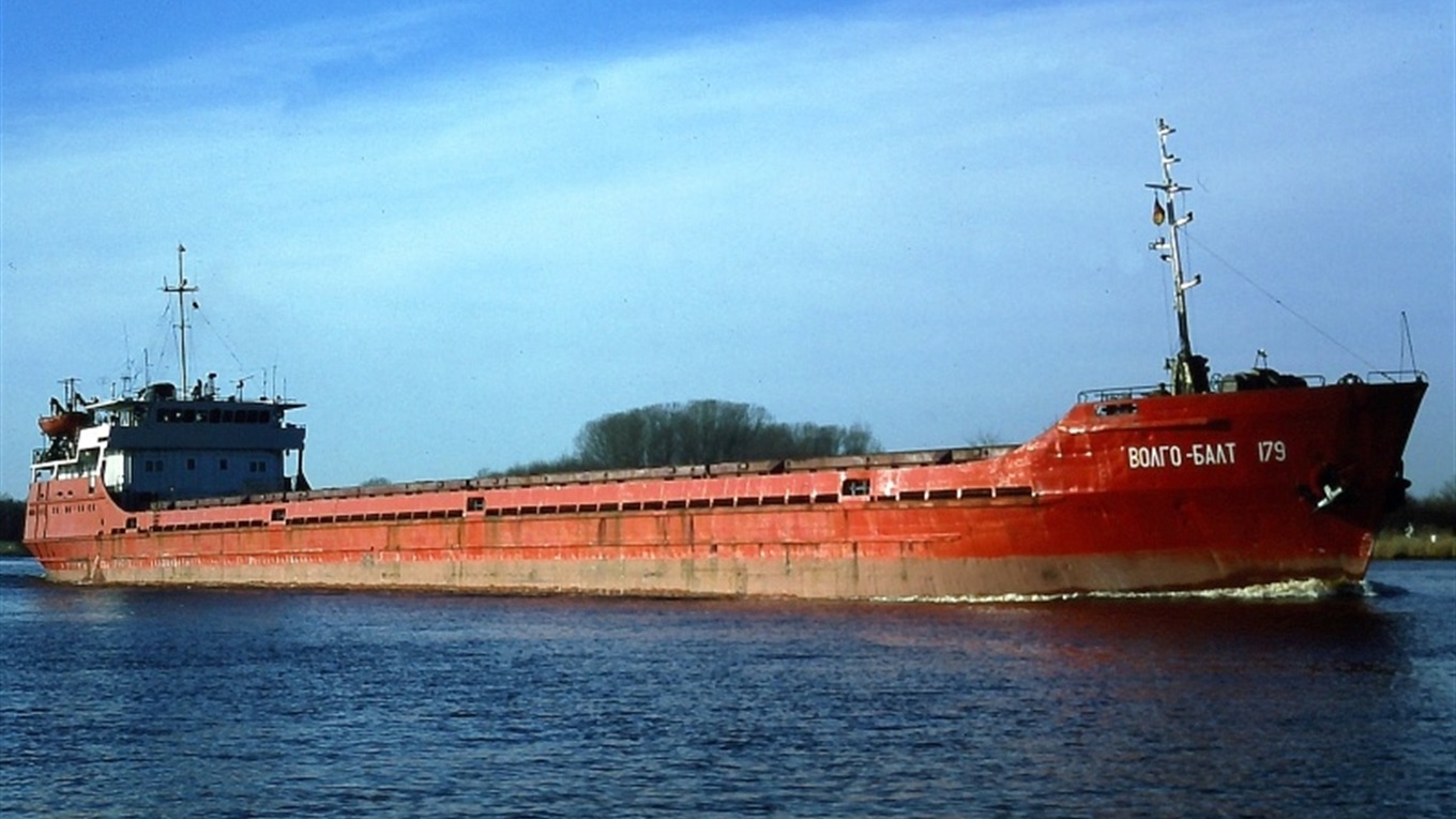 У Чорному морі затонув корабель з українськими моряками: відео