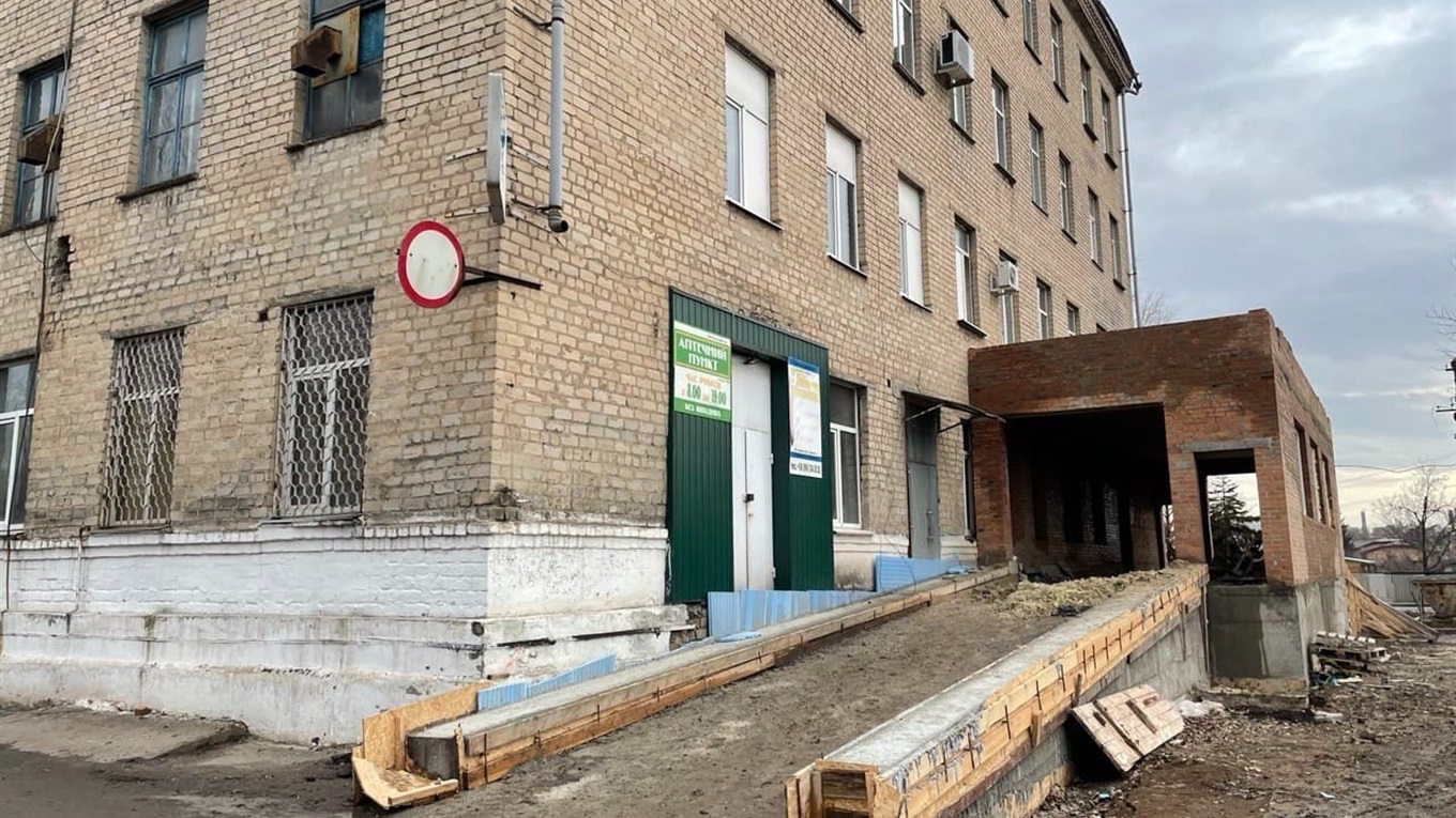 В Покровську проблеми з реконструкцією клінічної лікарні інтенсивного лікування. Що сталося