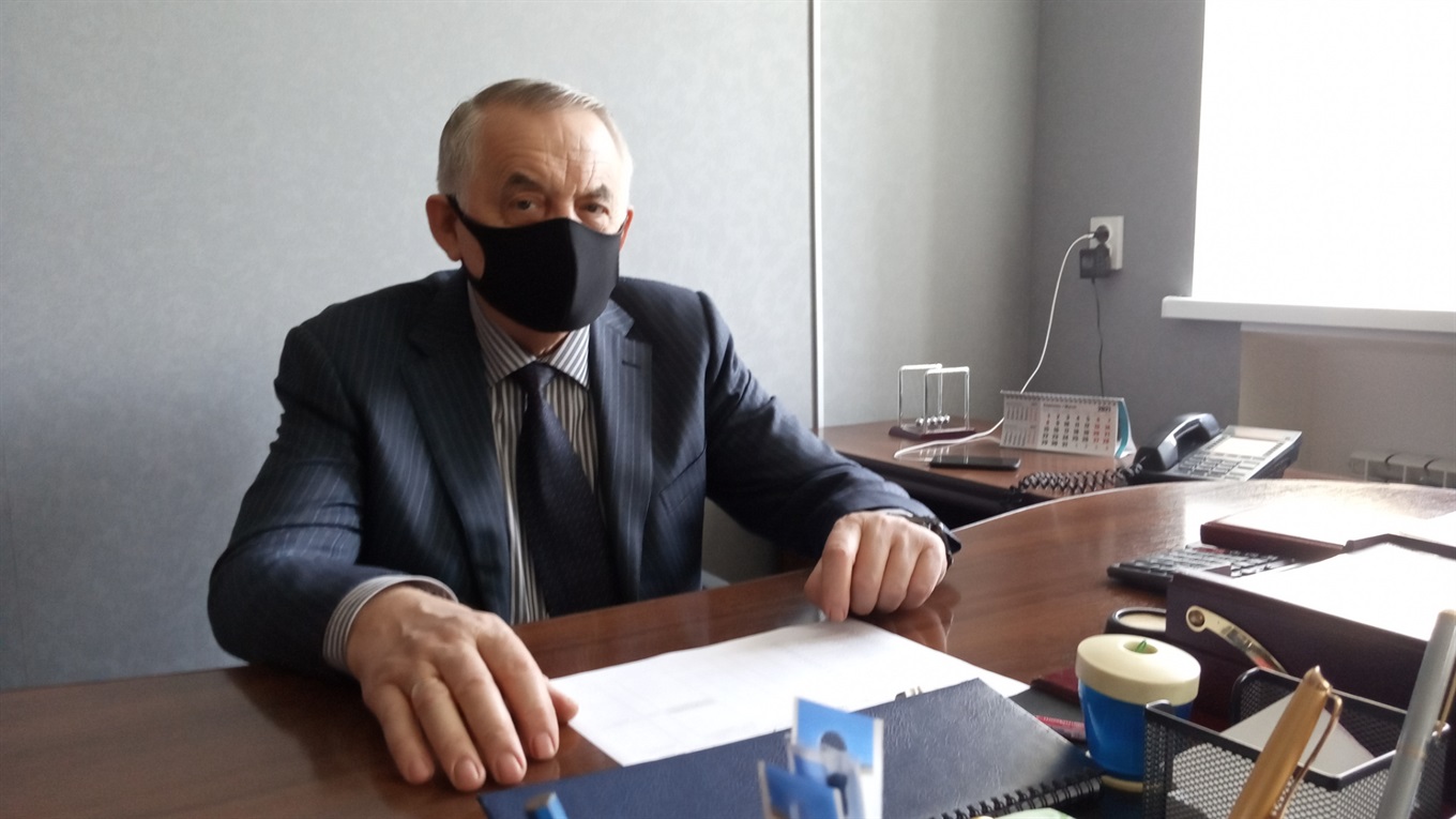 Владимир Степанов 18 лет возглавляет больницу в Славянске. Что он думает о работе сына-министра
