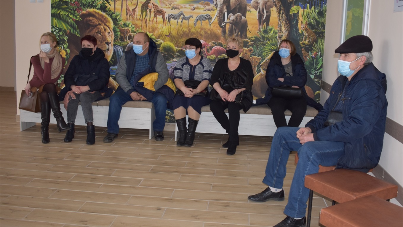 Публічні та громадські активісти Сірогозщини вакцинувалися проти COVID-19. Фоторепортаж