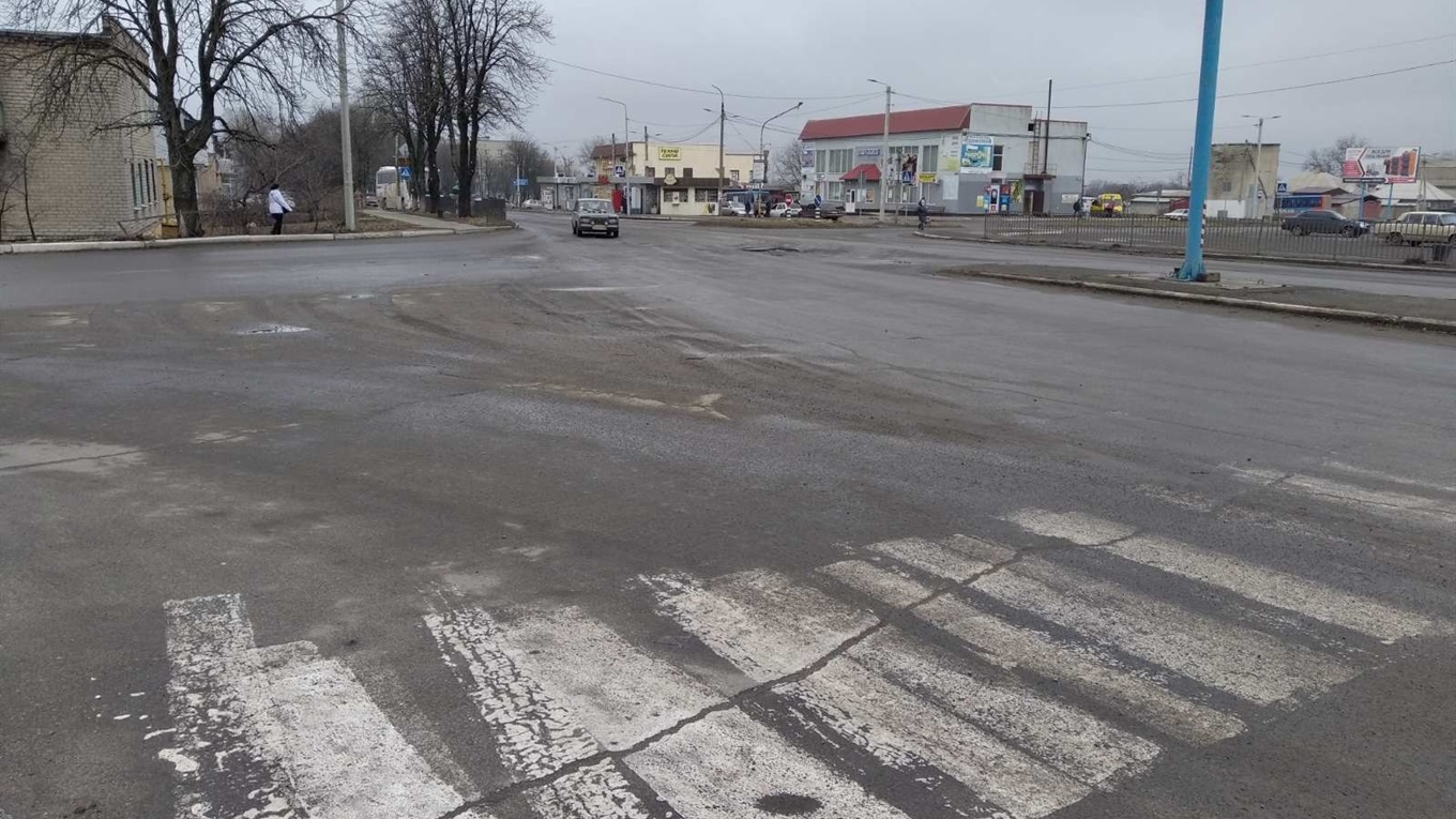 Обережно! Ями на асфальті: Топ-10 аварійних ділянок на дорогах у Волновасі після зими 2021