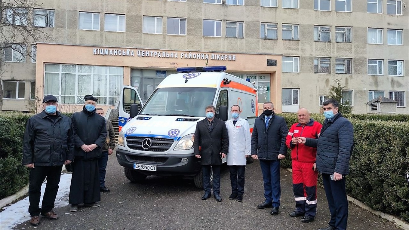 Кіцманській лікарні подарували ще один автомобіль «швидкої» партнери з Бєльського повіту Польщі
