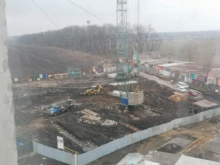 Стройплощадка на участке под дом переселенцев в  Виннице