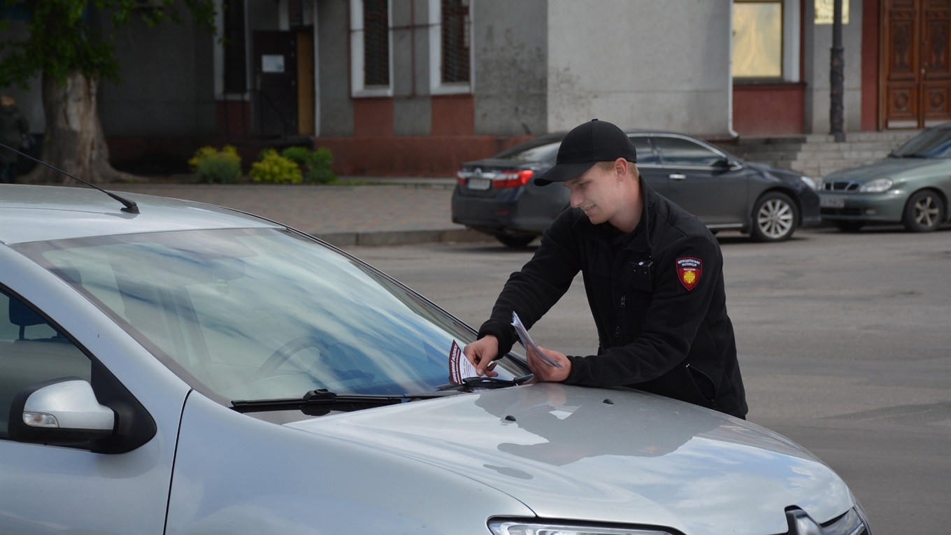 «Доведіть, що у мене була зупинка»: як інспектори паркування штрафують порушників у Золотоноші