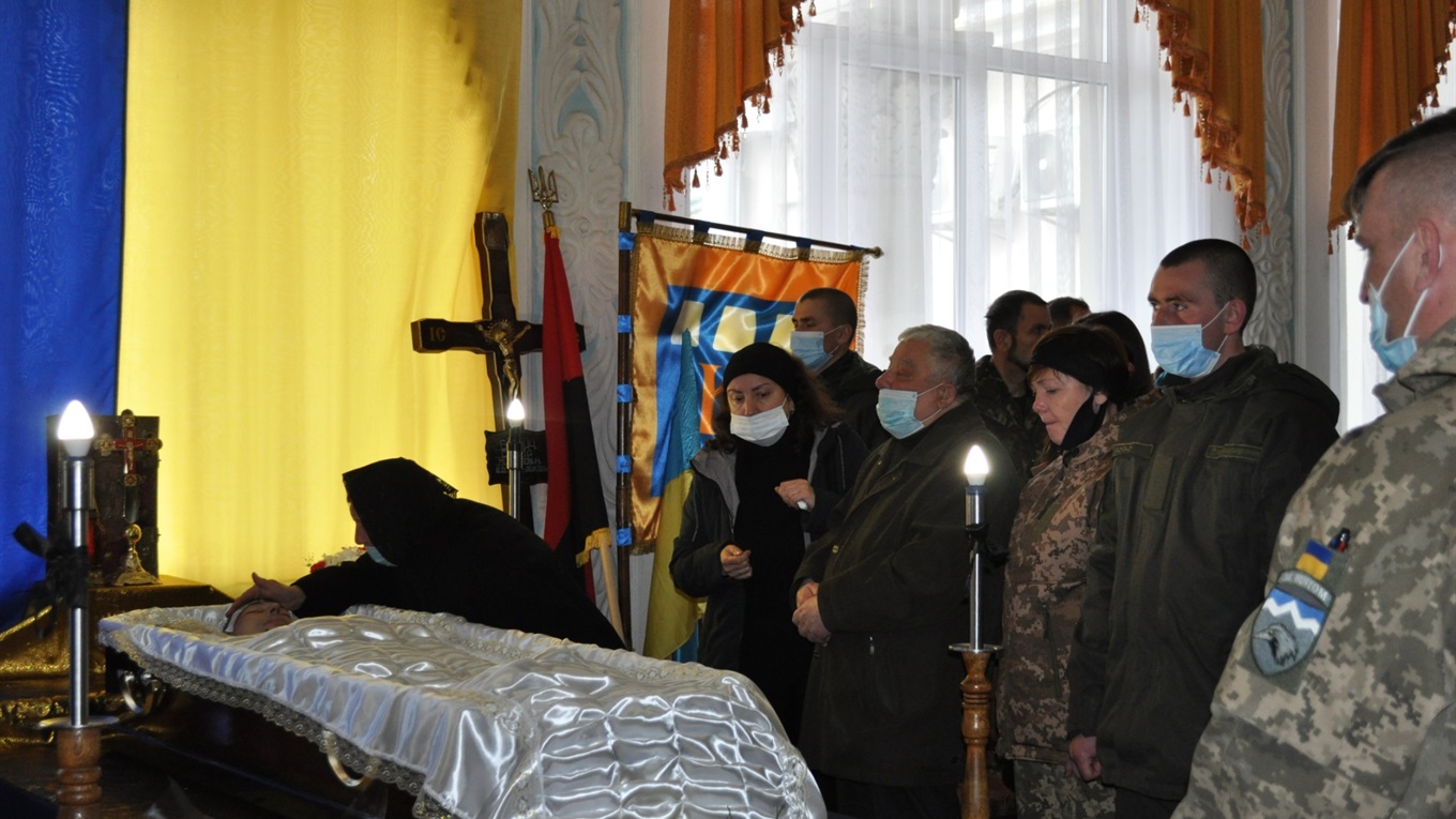 Громада Калущини зустріла загиблого Героя Сергія Барнича