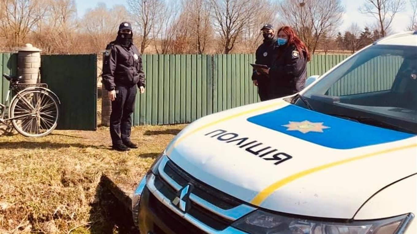 На Калущині жінка залишила немовля на сходах у сусідки. Дитина померла