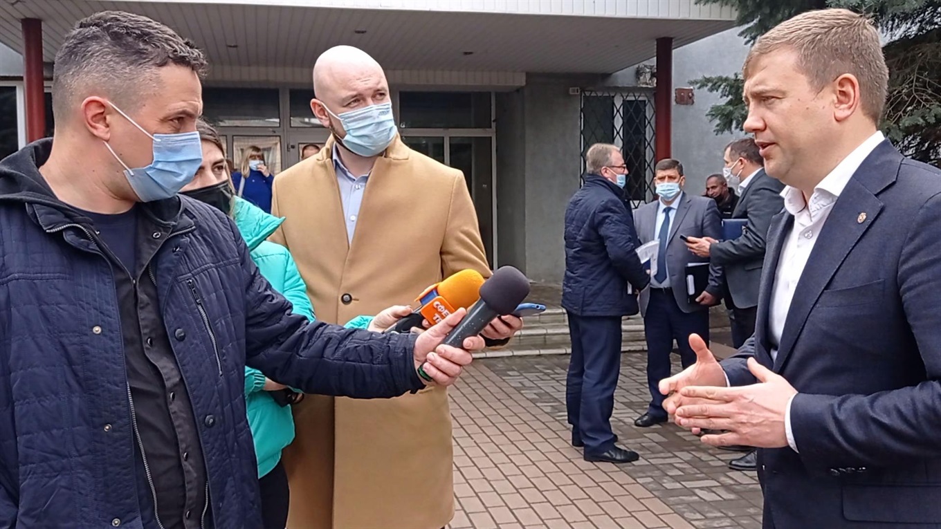 Віталій Коваль: у Володимирці пріоритетом є дороги. А школи в Озерцях і в Степангороді добудують