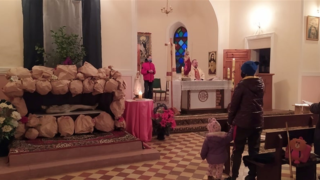 Католицька громада Новопетрівки зустріла Великдень: з молитвами і піснеспівами