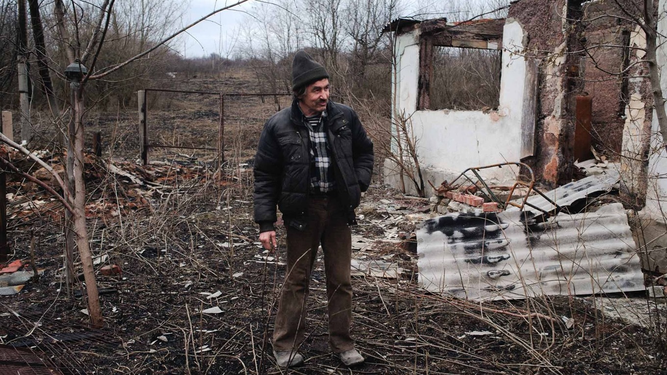 «Живемо влітку без світла, як собаки». Мешканці прифронтової Новоолександрівки про життя в ізоляції