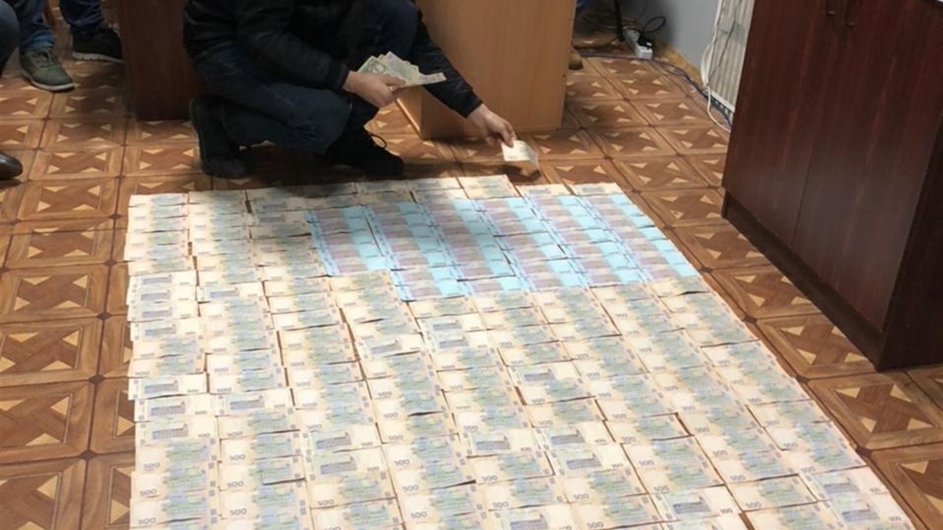 Кіберполіцейські вимагали в івано-франківського бізнесмена хабар — 150 тисяч гривень