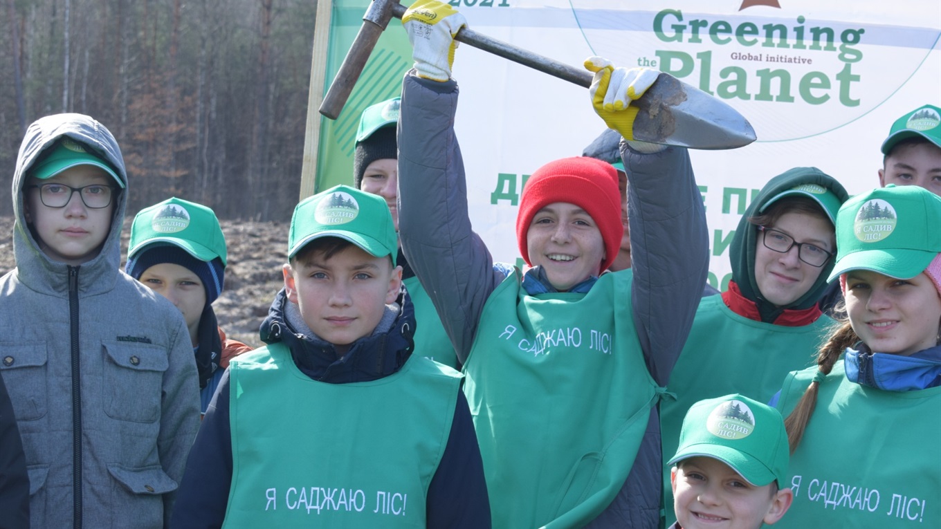 Лісівники зі школярами долучились до акції «1 мільйон дерев за 1 добу у 100 країнах світу». ОНОВЛЕНО