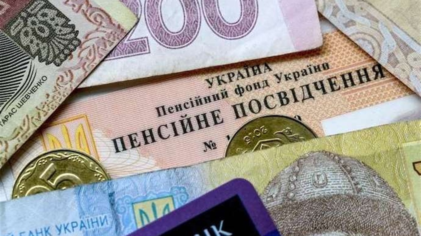 Поштарі носитимуть пенсії всім тільки до 1 вересня: постанова Уряду