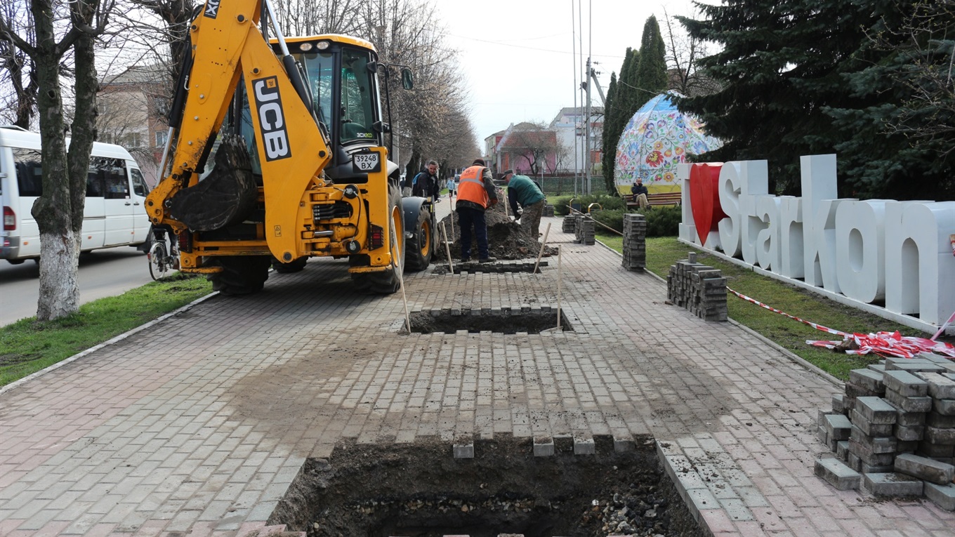 У Старокостянтинові висадять 147 сакур
