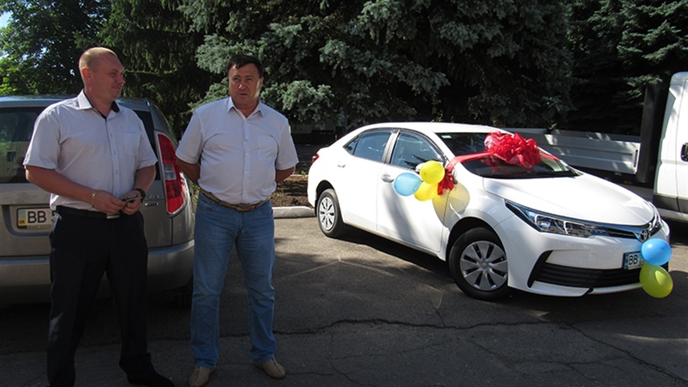 Почему на Toyota Corolla ездит Онищенко, а не Ханатов?