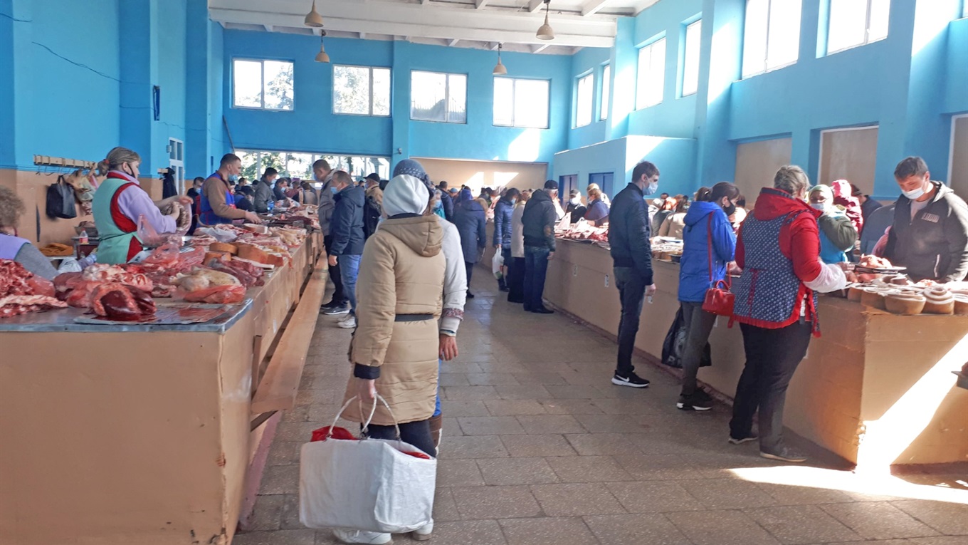 Базар у Переяславі: скільки витратилися містяни на передвеликодні закупи (Фоторепортаж)