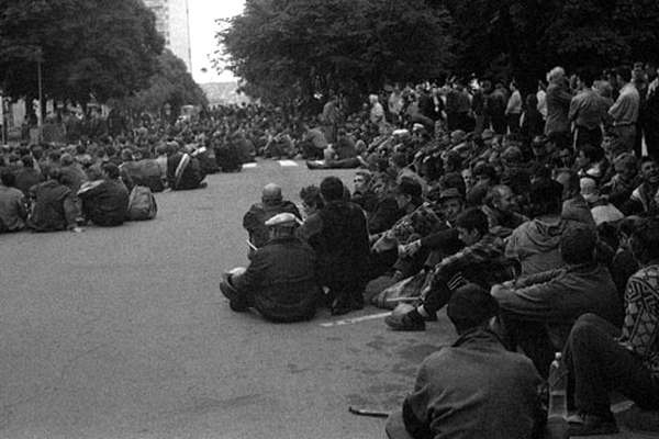 Протест в Луганске 1998 год.