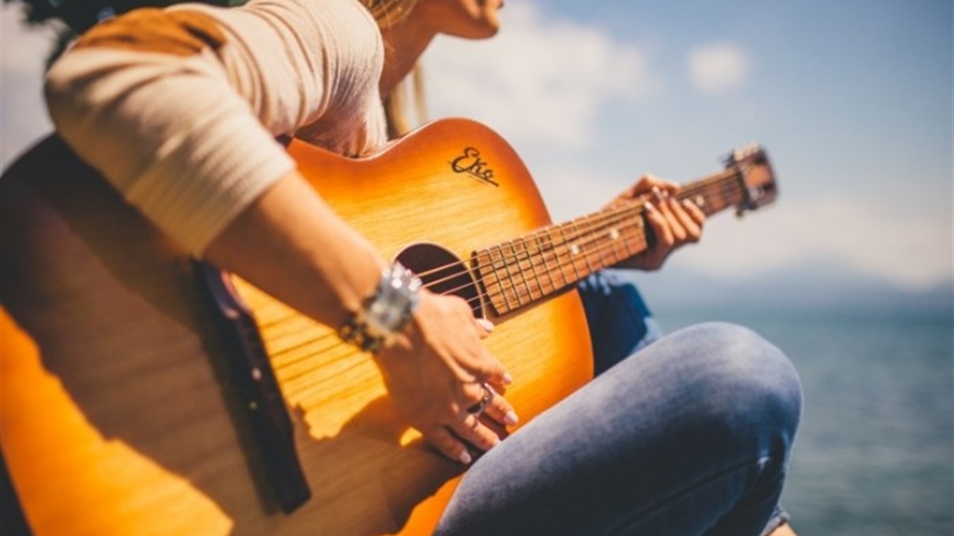 Як звучать міста на березі моря? Підбірки від Apple Music