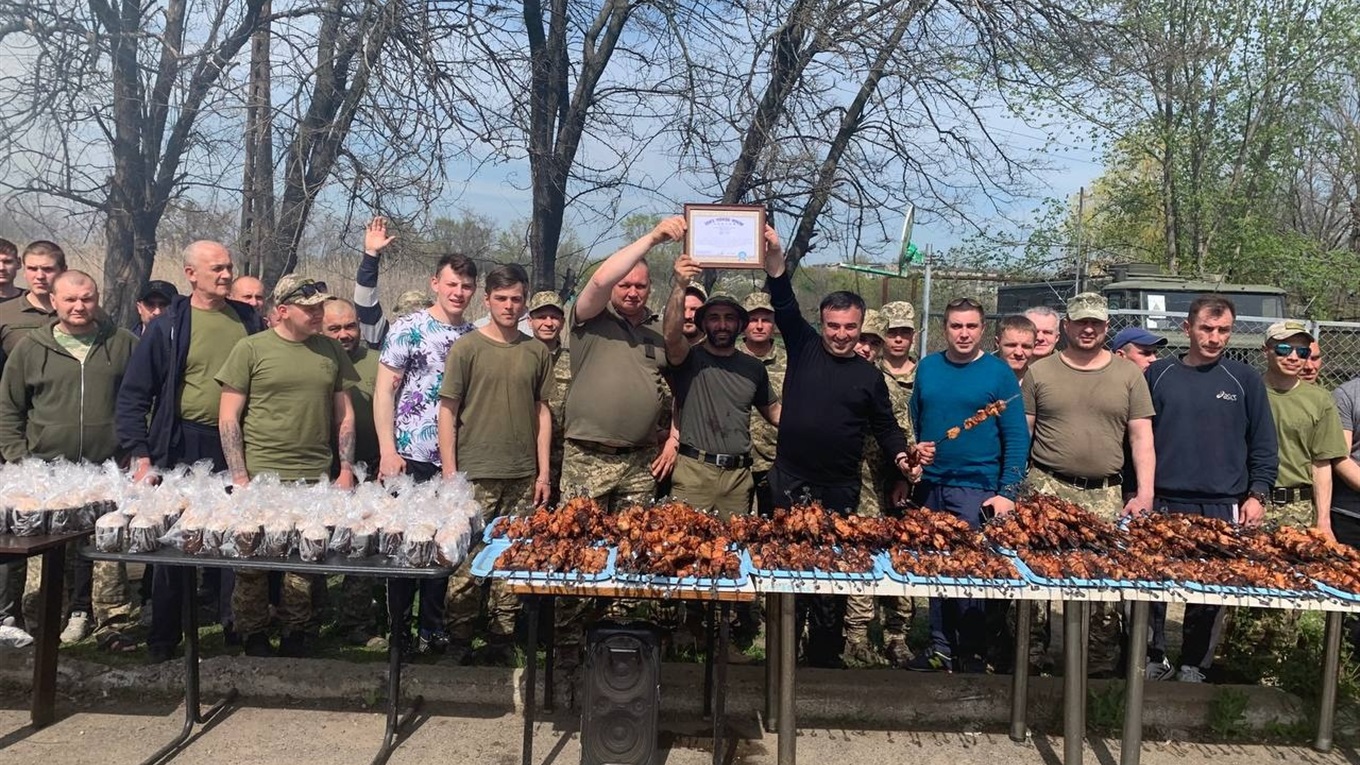 Рекорд України за кількістю приготованого шашлику поставили у Волноваському районі на Великдень