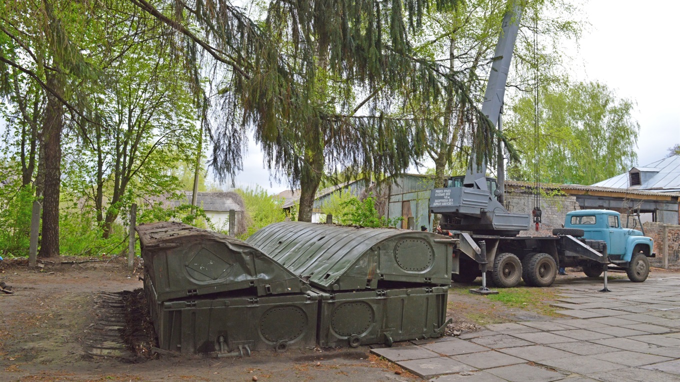 Військовий понтон перевезуть до Меморіалу Слави