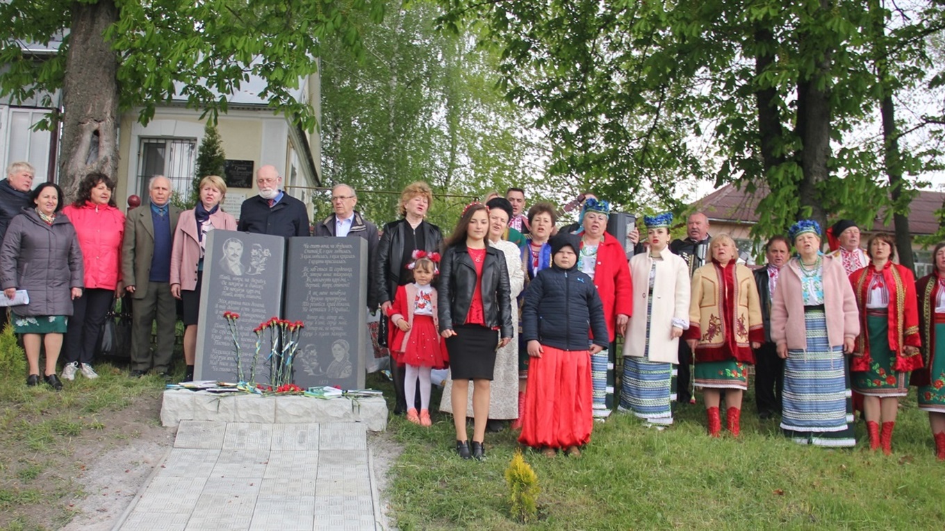 У Хомутинцях урочисто відкрили стелу пісні «Повій, вітре, на Вкраїну»