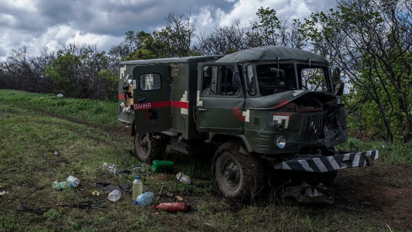 У Волноваському районі противник з ПТУРа відкрив вогонь по автомобілю саперів: фото