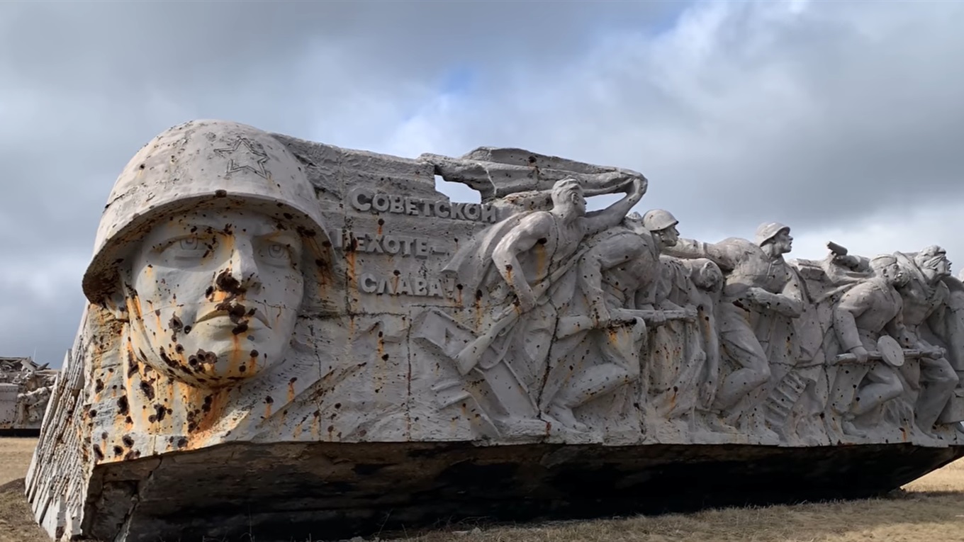 Так сейчас выглядят Снежное и Торез. Блогер показал Саур-Могилу и не только