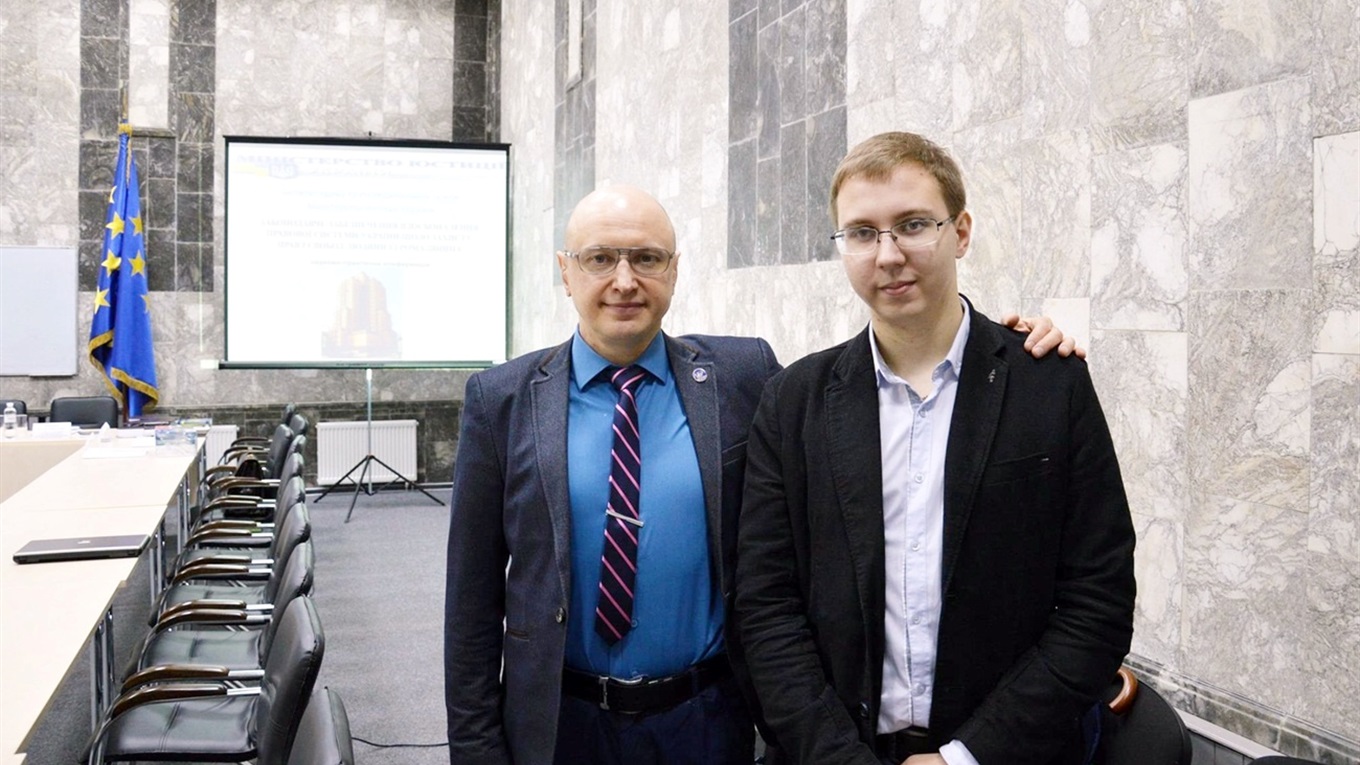 У родині чернігівського нотаріуса Олександра Красногора вже два доктори філософії: батько і син