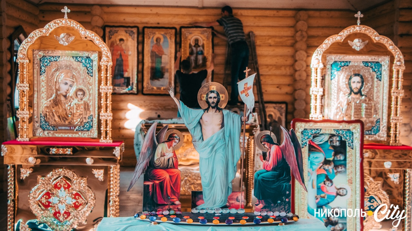 У Храмі Петра Калнишевського встановлюють ікони