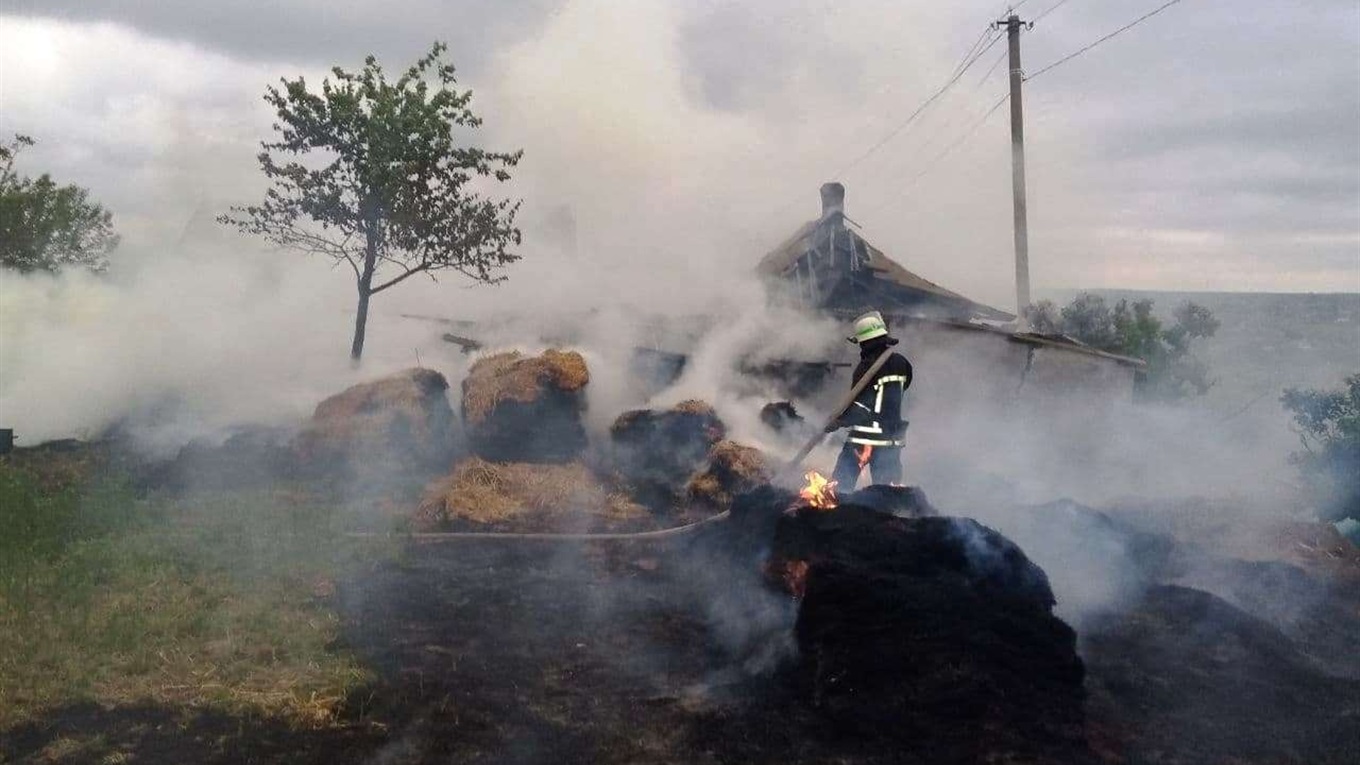 На Пологівщині горіли скирти соломи