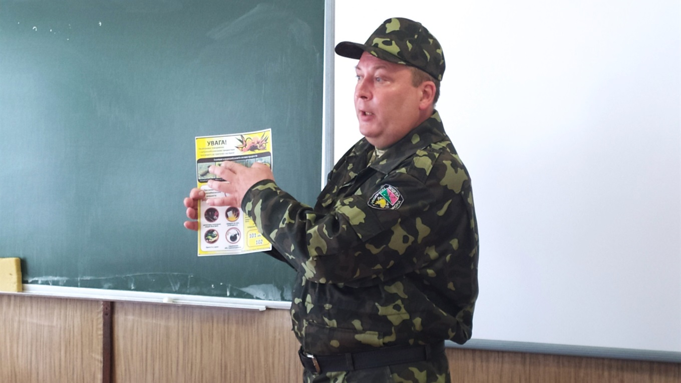 Менським гімназистам розповіли, як поводитися під час грози, пожежі та на пляжі