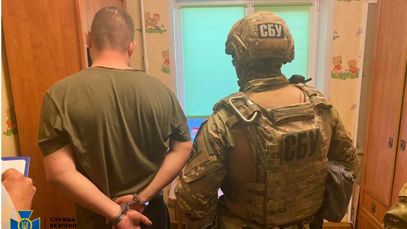 У Запоріжжі слідчий поліції влаштував удома наркопритон